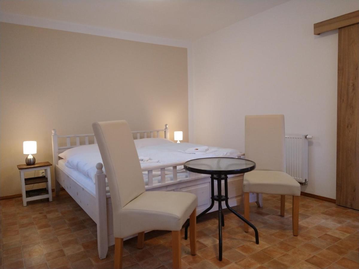 Apartmany Maly Mnich Mnisek pod Brdy Exterior photo