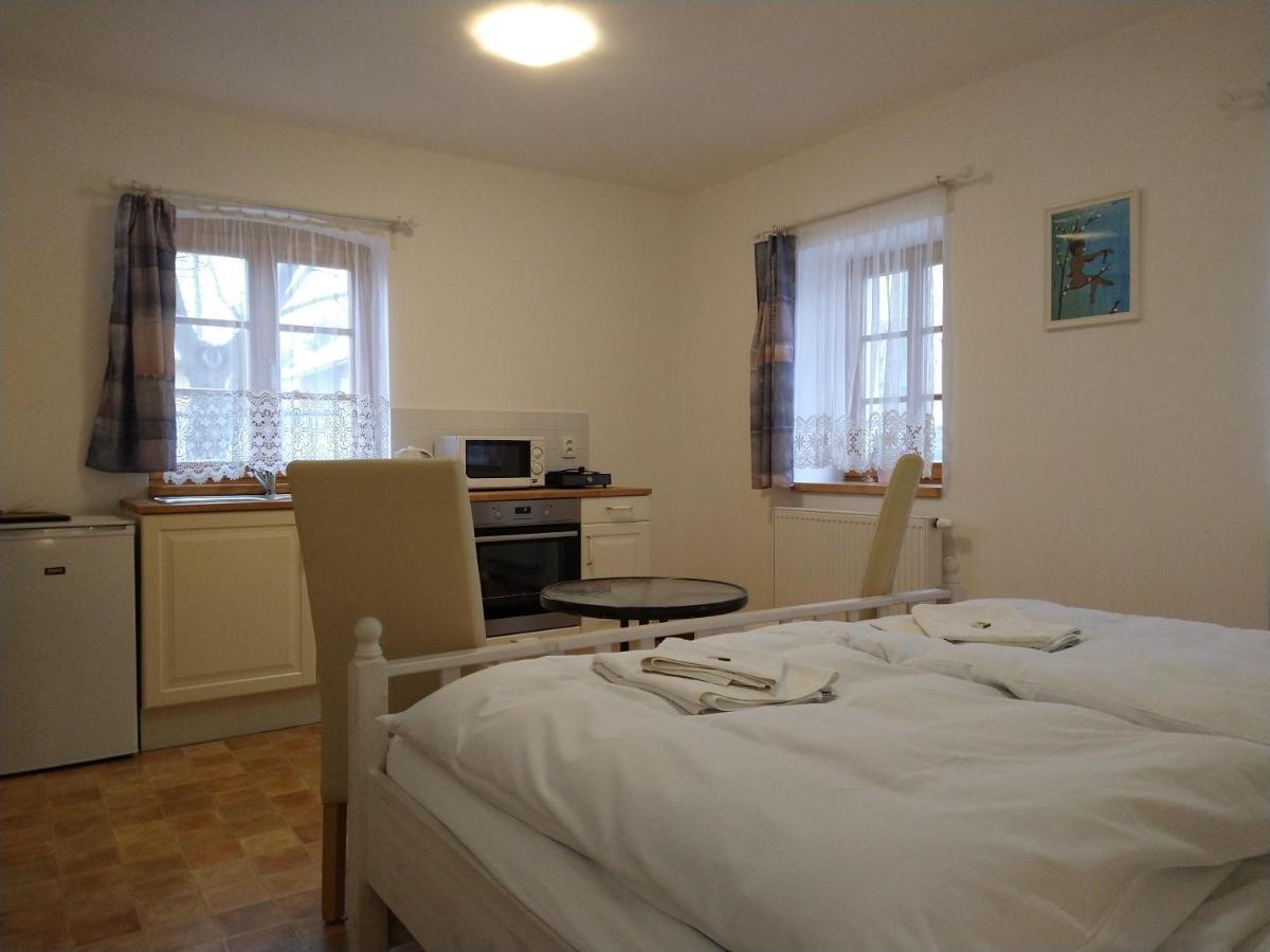 Apartmany Maly Mnich Mnisek pod Brdy Exterior photo