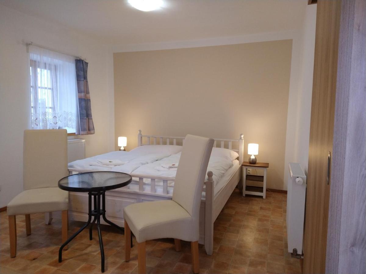 Apartmany Maly Mnich Mnisek pod Brdy Exterior photo